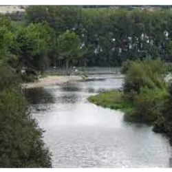 A Lenda da Senhora que Passou, em Vila Verde, Braga, relata a história de Joana, que beijou um riacho que se transformou em rio por amor. À noite, enquanto o pai dormia, Joana desceu deparando-se com um rio! A moça pediu ao rio que se mostrasse na forma de homem, pedido ao que o rio acedeu. O pai de Joana apareceu, e vendo a filha com um rapaz, ficou fora de si e levou-a para longe. Conta o povo, que ouviam-se lamentos com voz de homem vindos dos lados do rio. "A senhora passou por aqui? Passou? Passou?". O local ficou conhecido como Passô e o rio chamou-se homem.