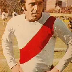 Explore more about Daniel Onega, an Argentine player, holds the record for most goals scored in a single edition of the Copa Libertadores. In 1966, he impressed by scoring 17 goals.  In the 2000 edition, Brazilian striker Luizão almost equaled this feat, recording an incredible 15 goals. More recently, in 2023, Germán Cano scored 13 goals playing for Fluminense, in the last edition played. E in 2024, Junior Santos from Botafogo raised expectations of a new record by scoring 8 goals in the pre-Libertadores phase...