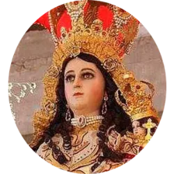 Em Arequipa, Peru, o dia 1º de maio é uma ocasião festiva em honra a Nossa Senhora de Chapi. A história remonta a 1798, quando a imagem da Virgem da Candelária, padroeira de Arequipa na época, foi levada ao Vale de Chapi. Durante uma tentativa de transferir a imagem para outra cidade, ela ficou repentinamente tão pesada que não pôde ser movida, coincidindo com a queda de cinzas de um vulcão próximo. Uma voz misteriosa foi ouvida, dizendo "Chaypi, Chaypi!" ou "Aqui, aqui!", indicando que o local era especial. Desde então, a imagem permaneceu no vale, conhecida como Virgen de Chapi. A região celebra a festa de Nossa Senhora da Candelária de Chapi em 2 de fevereiro, 8 de setembro e, especialmente, em 1º de maio, marcando o início do mês mariano.