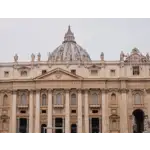 O Vaticano, oficialmente conhecido como Estado da Cidade do Vaticano, é um estado independente situado dentro da cidade de Roma, na Itália. É a menor entidade territorial e o menor estado soberano do mundo em termos de área e população. O Vaticano é governado pelo Papa, que é o chefe supremo da Igreja Católica. O Vaticano é um local de grande importância religiosa para os católicos, pois abriga a Basílica de São Pedro, que é considerada uma das igrejas mais sagradas do cristianismo. A Basílica é um exemplo deslumbrante da arquitetura renascentista e é conhecida por sua grandiosidade, sua cúpula imponente e seus inúmeros tesouros artísticos. Entre os destaques, encontram-se a famosa escultura de "Pietà" de Michelangelo e a capela do Santíssimo Sacramento. Além da Basílica de São Pedro, o Vaticano abriga diversos outros pontos turísticos de importância, incluindo os Museus do Vaticano.