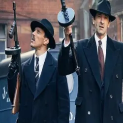 Na quarta temporada de Peaky Blinders, Tommy Shelby salva sua família da punição iminente ao fazer um acordo com o governo britânico. Enquanto administra seus negócios ao lado de Lizzie, enfrenta a ameaça de Luca Changretta, líder da família rival. Com a morte de John e a traição de Alfie, Tommy enfrenta uma guerra entre gangues, mas consegue virar o jogo ao formar uma aliança com Al Capone. Tommy confronta Luca e salva Arthur, que estava vivo, antes de confrontar Alfie. Após um tiroteio tenso, Tommy sai ileso, mas Alfie não tem a mesma sorte. Tommy parte, levando o cachorro de Alfie consigo.