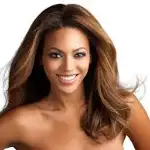 Tentando proteger a cantora de uma multidão, o guarda-costas - que pesava mais de 100 kg - acabou por quebra-lhe um dedo do pé. Porém, fora dos holofotes, Beyoncé é uma mulher bastante calma e para enfrentar a sua timidez a cantora criou uma nova identidade a qual assume no palco: Sasha Fierce. Esta "pessoa" também deu nome a sua terceira produção discográfica, "I am… Sasha Fierce" (2008). Além disso, a artista conta com um longa amizade com Alicia Keys desde os 14 anos; assim como uma íntima amizade com Kelly Rowland, com quem formou o popular trio Destiny