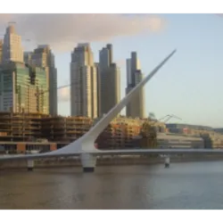 Puerto Madero, em Buenos Aires, é um bairro central e valorizado, conhecido por sua revitalização na década de 1990. Antiga área portuária, nomeada em homenagem a Eduardo Madero, destaca-se pela arquitetura de renome e é considerado o bairro mais exclusivo da América Latina. Originado como um projeto para um novo porto em 1882, tornou-se obsoleto nas décadas seguintes, mas ressurgiu como um distrito de destaque após a criação de Puerto Nuevo na década de 1920. Um estudo de 2018 apontou Puerto Madero como o bairro mais procurado e caro da região.