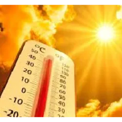 Calor é uma forma de energia que se transfere de um corpo para outro quando há uma diferença de temperatura entre eles, resultando em um equilíbrio térmico. A unidade padrão de medida para calor é o Joule (J), embora seja comum utilizar calorias (cal) para medição. Calor e temperatura são conceitos distintos, com o primeiro sendo energia e o segundo uma medida da agitação das partículas de um corpo. Ao longo da história, o conceito de calor foi debatido por filósofos e cientistas, desde Aristóteles até Lavoisier e Lorde Kelvin, que estabeleceram que calor é uma forma de energia. O calor pode ser transferido por condução, convecção e radiação, sendo esta última uma propagação de ondas eletromagnéticas que não requer um meio físico para ocorrer, seguindo a Lei de Steffan-Boltzmann, onde a quantidade de calor emitida é proporcional à quarta potência da temperatura do corpo (Q α T^4).