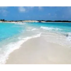 Cayo de Agua, localizada no Arquipélago Los Roques, no Mar do Caribe, é uma ilha administrativamente parte das Dependências Federais da Venezuela. Pertencente ao Parque Nacional Los Roques e ao Território da Ilha Miranda, seu nome deriva dos poços de água doce em seu interior. A ilha, conhecida por suas areias brancas, praias isoladas, aves e uma pequena piscina natural formada com enseadas vizinhas, é um destino popular para atividades como mergulho. Localizada ao norte da Venezuela, Cayo de Agua está relativamente distante do aeródromo de Los Roques, localizado na ilha de Gran Roque.