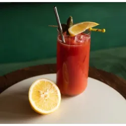 January 1st is Bloody Mary Day, especially in the United States. The date celebrates the famous Bloody Mary cocktail, a drink made with vodka, tomato juice, seasonings, spices and garnishes such as celery, olives or even bacon. The choice of the day is related to the Bloody Mary