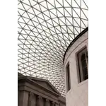 O prédio em que o British Museum (Museu Britânico)funciona foi construído no século 19 e é formado por quatro alas centrais. A fachada sul é adornada por colunas dóricas e um triângulo frontão repleto de esculturas no estilo clássico. Localizado em Londres, na Inglaterra, além de ser o maior museu britânico, é também o mais antigo museu nacional do mundo. Desde a sua fundação, a entrada é gratuita. Seu acervo soma mais de 8 milhões de peças, incluindo objetos originários da África, América, Europa, Ásia e Oceania.