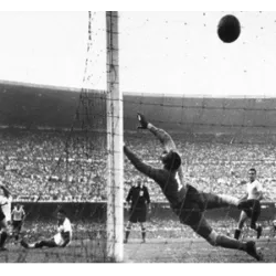 Explore mais sobre Em 1950, o Brasil sediava a Copa do Mundo e tudo parecia perfeito:
O país tinha uma seleçã..