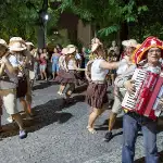 O forró é uma forma de arte originária da região Nordeste do Brasil. É amplamente aceite como um dos principais estilos musicais brasileiros, além de ser considerado patrimônio imaterial cultural nacional. Além disso, engloba também um tipo particular de dança. Originalmente conhecido como "forrobodó", a origem do forró pode estar relacionada a eventos populares que ocorreram na última parte do século XIX. Àquela época, era indispensável umedecer o solo onde essas celebrações eram realizadas, pois não tinha nenhum revestimento e a dança acontecia sobre o próprio chão.

