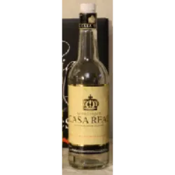 O Singani é uma aguardente destilada de uvas moscatel de Alexandria branca, exclusiva dos Andes bolivianos, considerada a bebida nacional da Bolívia. Sua produção, iniciada no século XVI por ordens monásticas, tem raízes nas regiões vinícolas de Potosí, Cinti e Tarija. A palavra "singani" provavelmente vem do aimará "siwingani". As variedades de uva moscatel de Alexandria e misión, introduzidas por colonos espanhóis, influenciaram os vinhos e o singani. O desenvolvimento da bebida teve destaque em Potosí, Cinti e na estrada real entre Lima e Buenos Aires, com Tarija tornando-se crucial no século XVII. Atualmente, a produção concentra-se em Tarija, mas há um ressurgimento de interesse em Cinti. A regulação da produção destaca a altitude mínima e a escolha de uma única variedade de uva pelos principais produtores.