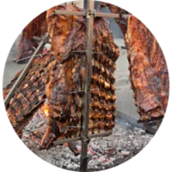 A Parrillada é um estilo de churrasco apreciado na Argentina e no Uruguai, derivando seu n
