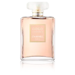 Primeira fragrância sintética
Antes de Chanel Nº5, perfumes eram feitos quase exclusivamente com essências naturais: flores, frutas, resinas e especiarias.
Em 1921, Coco Chanel lançou Nº5, criado pelo perfumista Ernest Beaux, utilizando moléculas sintéticas.
O resultado? Um perfume com complexidade, durabilidade e assinatura única, impossível de reproduzir apenas com ingredientes naturais.
Revolução cultural
Chanel Nº5 não era só um perfume — era um símbolo de modernidade e emancipação feminina.
Misturar essências naturais e sintéticas abriu caminho para novas fragrâncias que desafiam limites criativos.
Impacto na perfumaria
A perfumaria sintética permitiu criar aromas inovadores, mais estáveis e acessíveis.
Hoje, a maioria dos perfumes combina ingredientes naturais e sintéticos, seguindo o modelo inaugurado por Chanel.

Chanel Nº5 prova que inovação e ciência podem transformar até algo tão clássico quanto o perfume.
Não é apenas uma fragrância — é um marco que mudou a percepção do luxo, da moda e da identidade feminina.